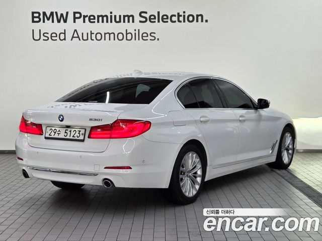 BMW 5-Series G30 530i Luxury Plus - фото 2