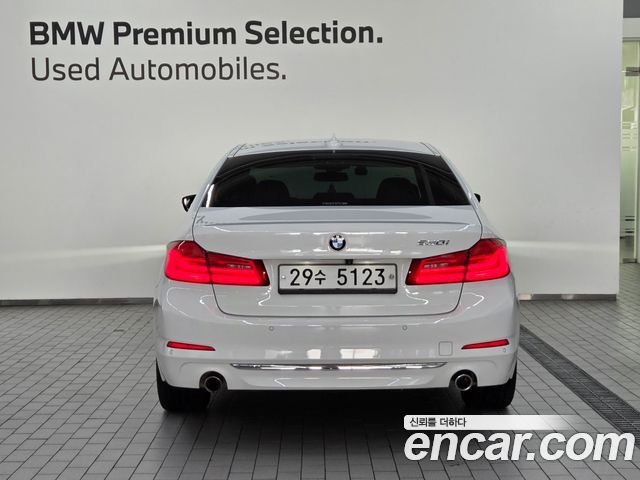BMW 5-Series G30 530i Luxury Plus - фото 3