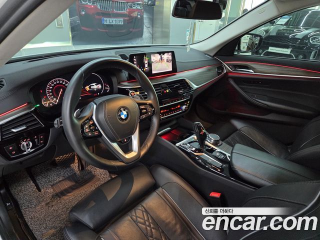 BMW 5-Series G30 530i Luxury Plus - фото 4