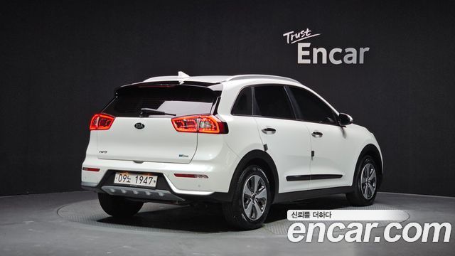 Kia Niro Noblesse - фото 1