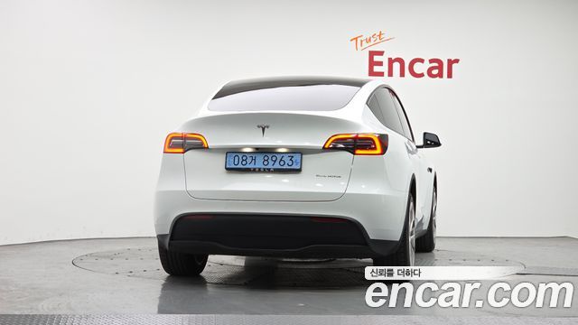 Tesla Model Y Long Range AWD - фото 3