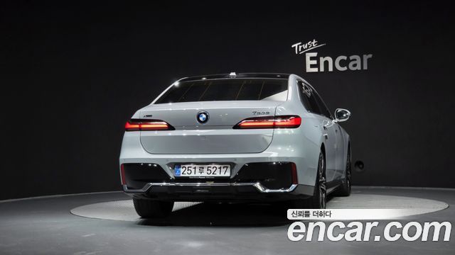 BMW 7-Series G70 750e xDrive M Sport - фото 3