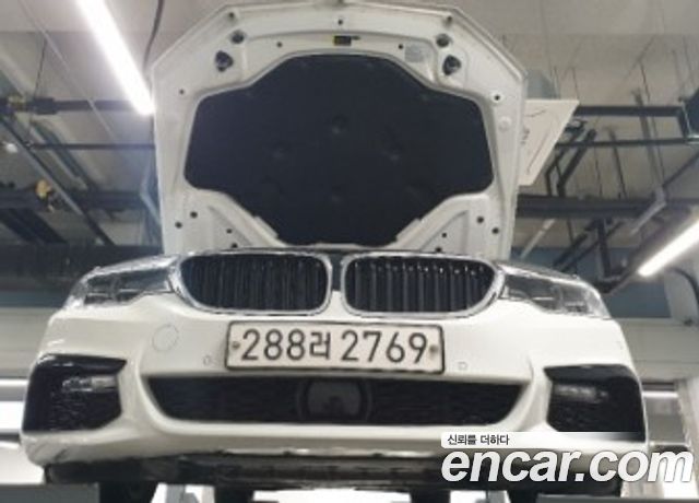 BMW 5-Series G30 520i M Sport - фото 0