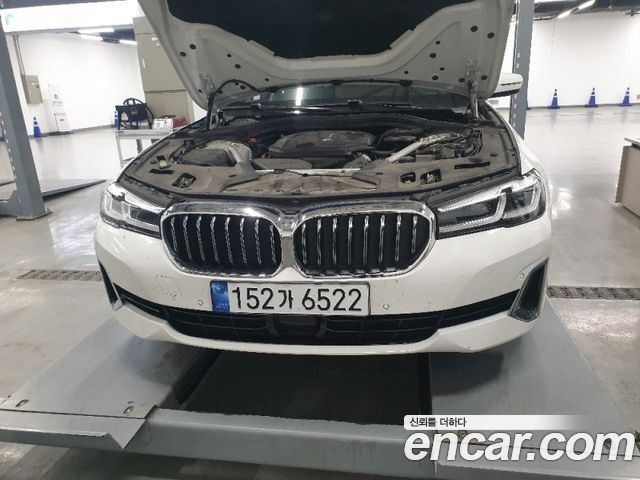 BMW 5-Series G30 523d xDrive Luxury - фото 0