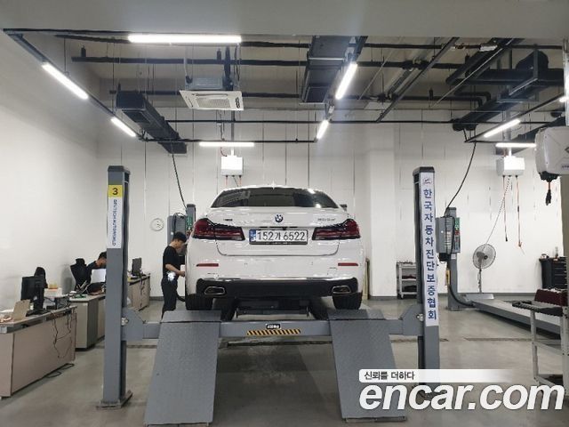 BMW 5-Series G30 523d xDrive Luxury - фото 1