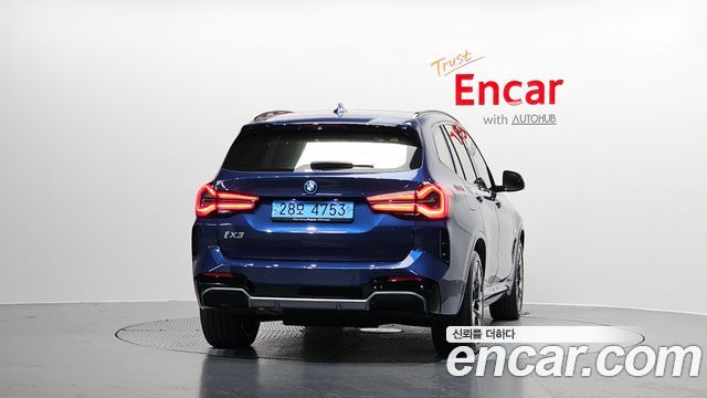 BMW iX3 M Sports - фото 3