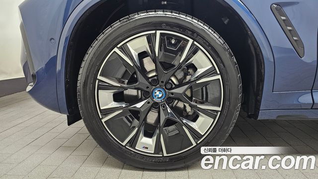 BMW iX3 M Sports - фото 4