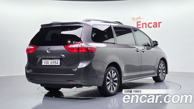 Toyota Sienna 3.5 AWD - фото 1