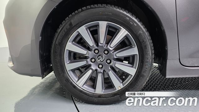 Toyota Sienna 3.5 AWD - фото 4
