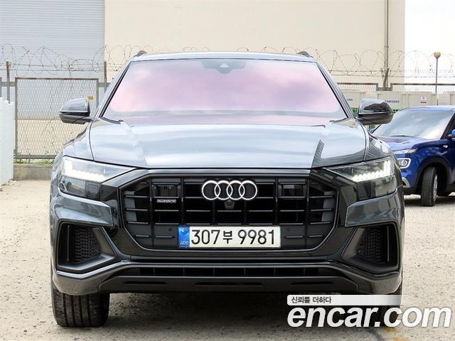 Audi Q8 55 TFSI Quattro Premium - фото 0