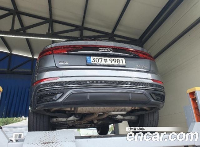 Audi Q8 55 TFSI Quattro Premium - фото 1