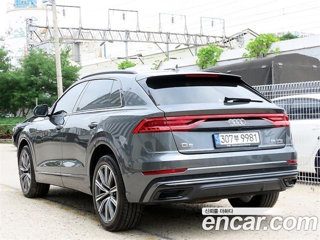 Audi Q8 55 TFSI Quattro Premium - фото 2