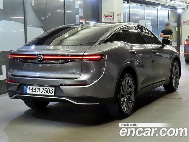 Toyota Crown 2.5 4WD Hybrid - фото 3