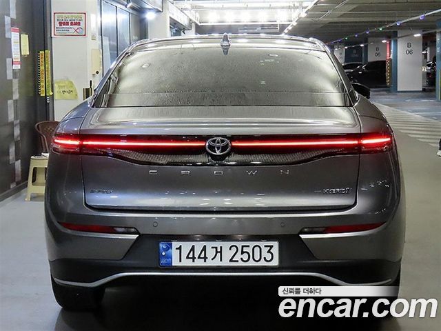 Toyota Crown 2.5 4WD Hybrid - фото 4