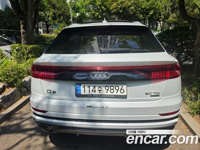 Audi Q8 50 TDI Quattro Premium - фото 1