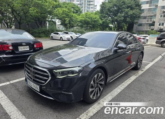 Mercedes-Benz E-Class W214 E300 4MATIC Exclusive - фото 1