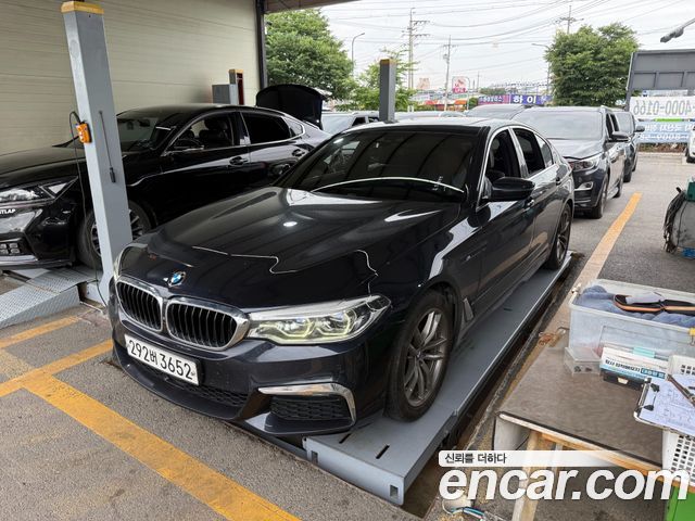 BMW 5-Series G30 520d M Sport Package Plus - фото 1