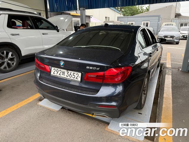 BMW 5-Series G30 520d M Sport Package Plus - фото 2