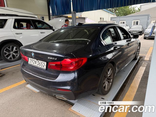 BMW 5-Series G30 520d M Sport Package Plus - фото 3