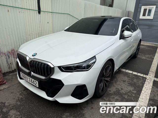 BMW 5-Series G60 530i xDrive M Sport - фото 0