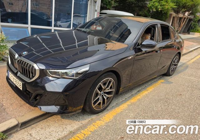 BMW 5-Series G60 520i M Sport - фото 1