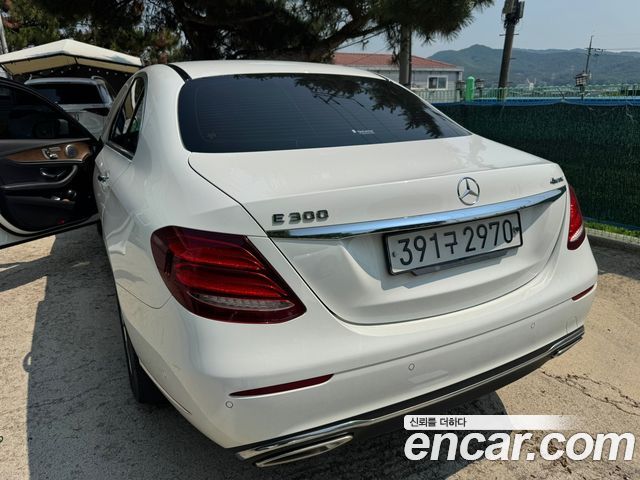 Mercedes-Benz E-Class W213 E300 4MATIC Exclusive - фото 1