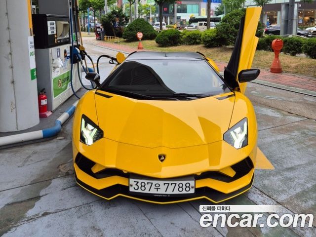 Lamborghini Aventador LP700-4 Roadster - фото 0