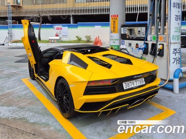 Lamborghini Aventador LP700-4 Roadster - фото 4