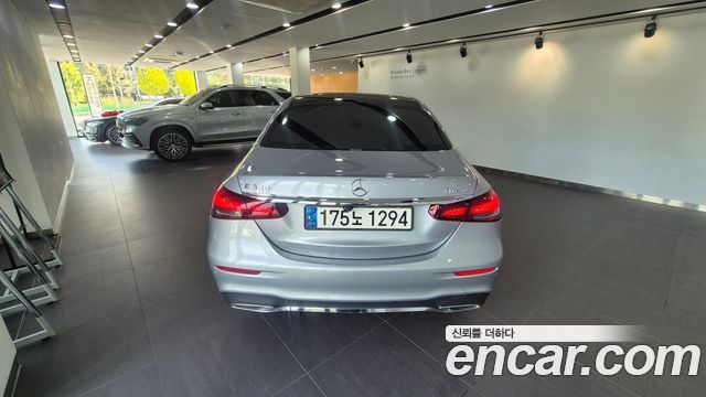 Mercedes-Benz E-Class W213 E350 4MATIC AMG Line Edition - фото 3