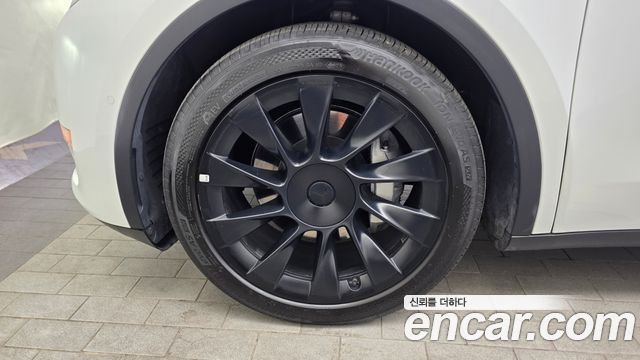 Tesla Model Y Long Range AWD - фото 4