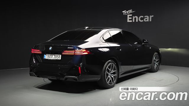 BMW 5-Series G60 520i M Sport - фото 1