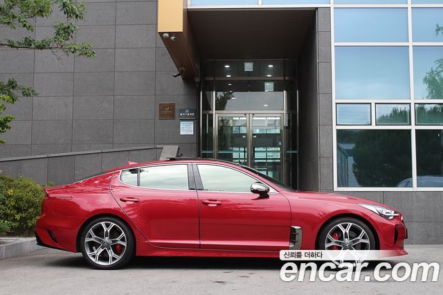 Kia Stinger 2.0 Turbo AWD Platinum - фото 2