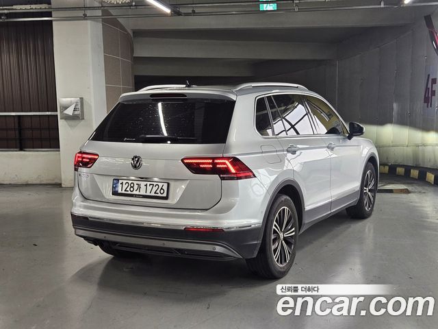 Volkswagen Tiguan 2-го поколения 2.0 TDI Prestige - фото 1