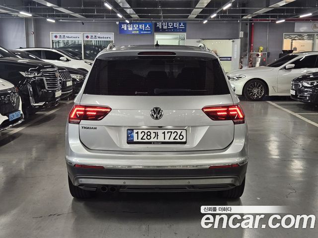 Volkswagen Tiguan 2-го поколения 2.0 TDI Prestige - фото 3