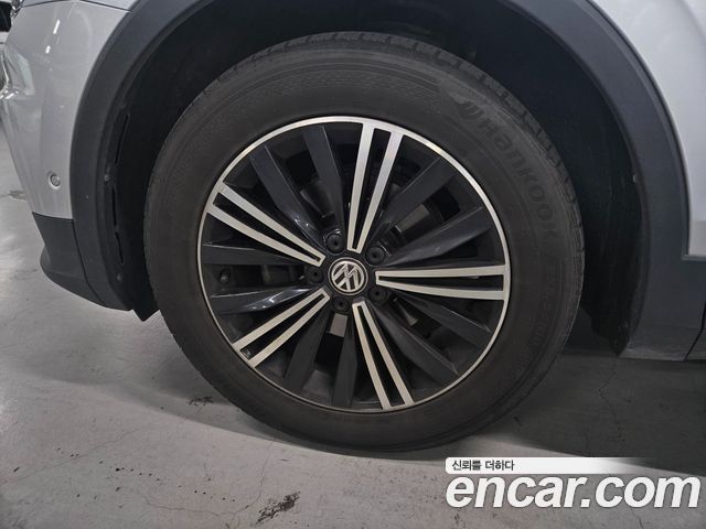 Volkswagen Tiguan 2-го поколения 2.0 TDI Prestige - фото 4