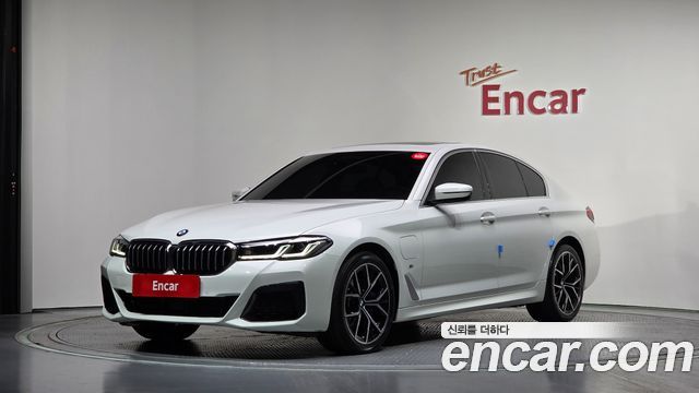 BMW 5-Series G30 530e M Sport - фото 0