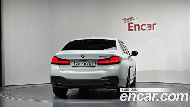 BMW 5-Series G30 530e M Sport - фото 3