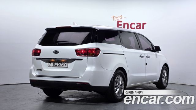 Kia Carnival Новый 11-Seater Deluxe - фото 1