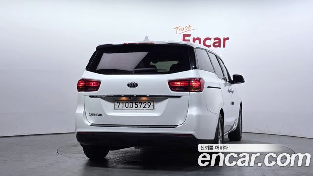 Kia Carnival Новый 11-Seater Deluxe - фото 3