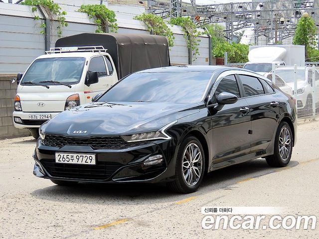 Kia K5 3-го поколения 2.0 Prestige - фото 1
