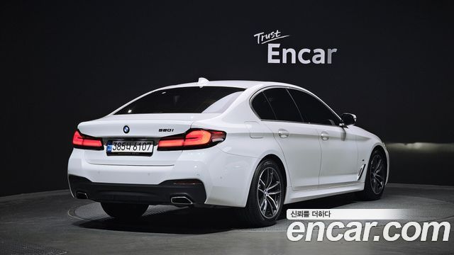 BMW 5-Series G30 520i M Sport - фото 1