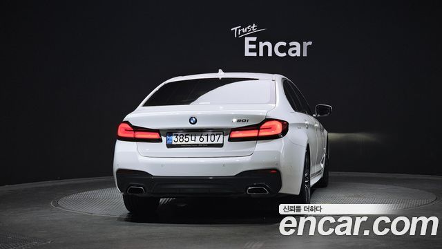 BMW 5-Series G30 520i M Sport - фото 3