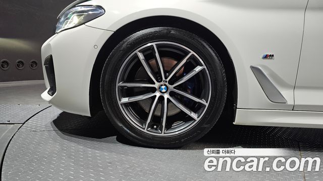 BMW 5-Series G30 520i M Sport - фото 4