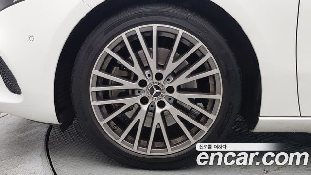 Mercedes-Benz A-Class W177 A250 4MATIC Sedan - фото 4