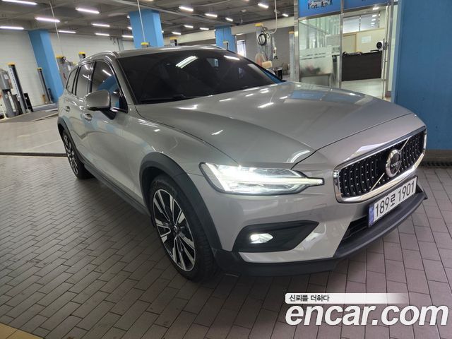 Volvo V60 2-го поколения B5 Ultra AWD - фото 3