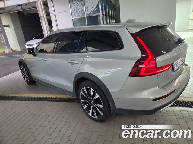 Volvo V60 2-го поколения B5 Ultra AWD - фото 4