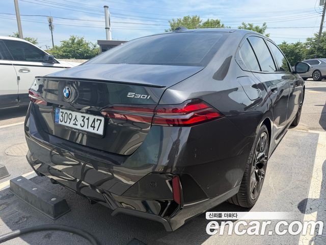 BMW 5-Series G60 530i xDrive M Sport Pro Special Edition - фото 1