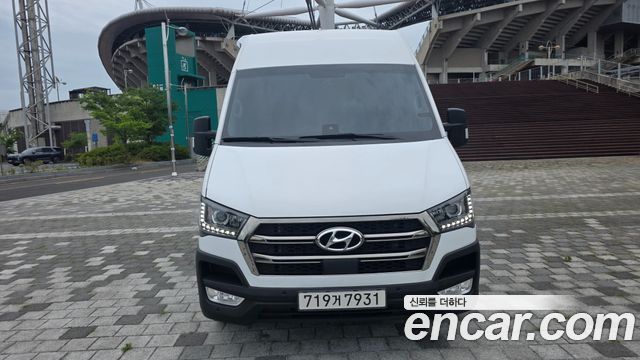 Hyundai Solati 15-seater Luxury - фото 1