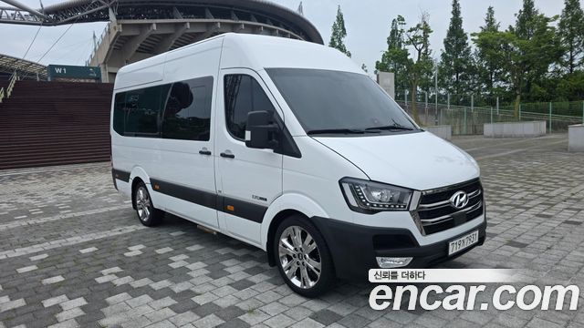 Hyundai Solati 15-seater Luxury - фото 2