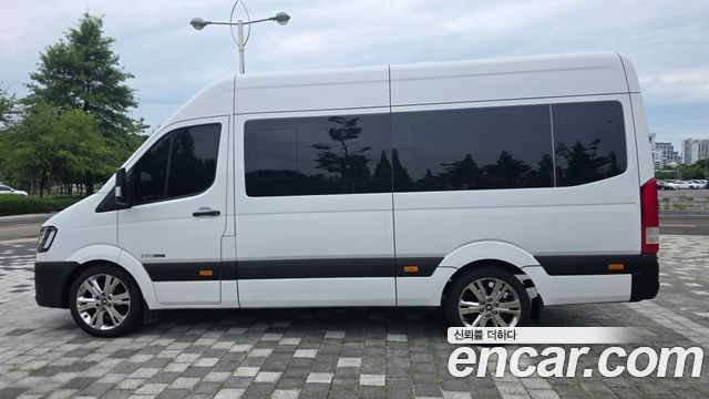 Hyundai Solati 15-seater Luxury - фото 3